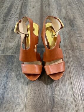 Michael kors heels size 9